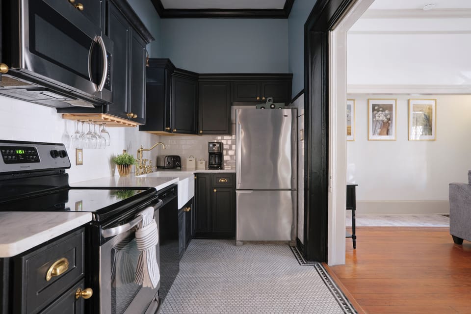 House, Multiple Beds, Non Smoking | Private kitchen | Full-size fridge, microwave, oven, stovetop