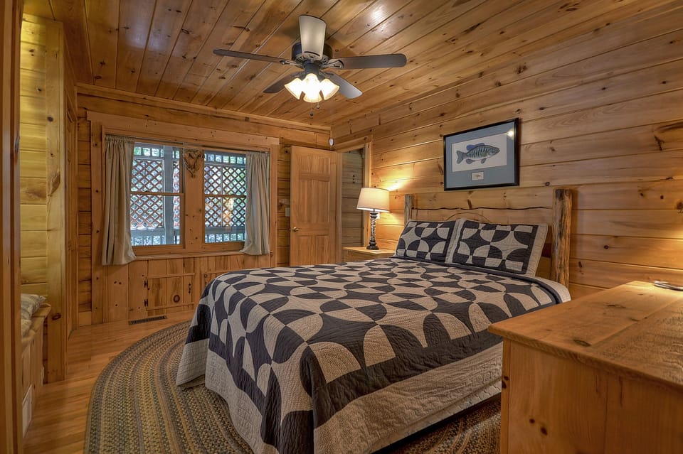 Main level Queen size Bedroom