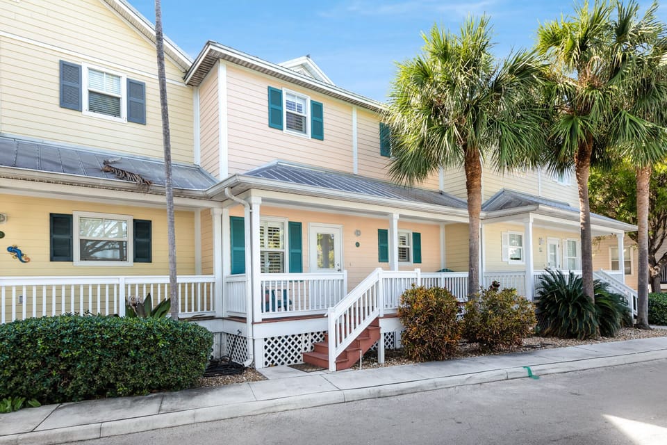 Welcome to Coral Hammock!