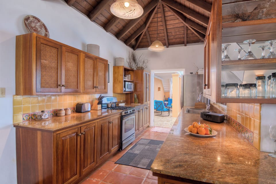 The fully equipped kitchen of an excellent cook who enjoys preparing meals
