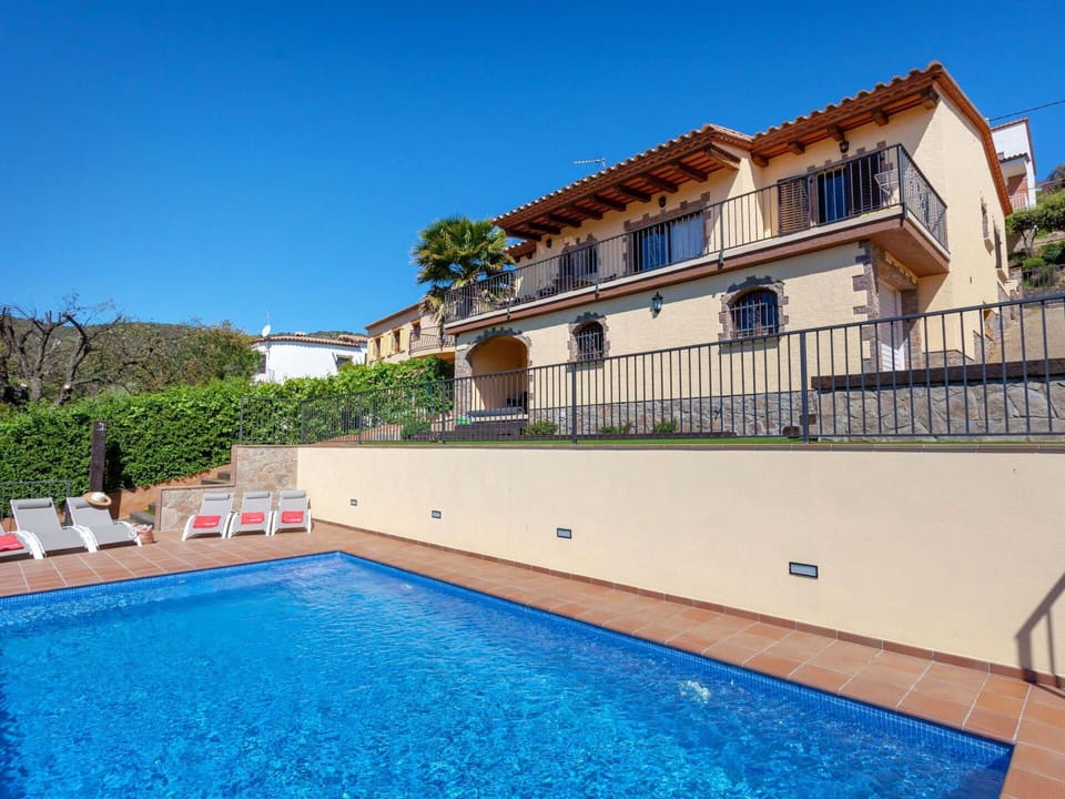 Swimming Pool, Property, Building, Real Estate, House, Leisure, Leisure Centre, Apartment, Villa, Home