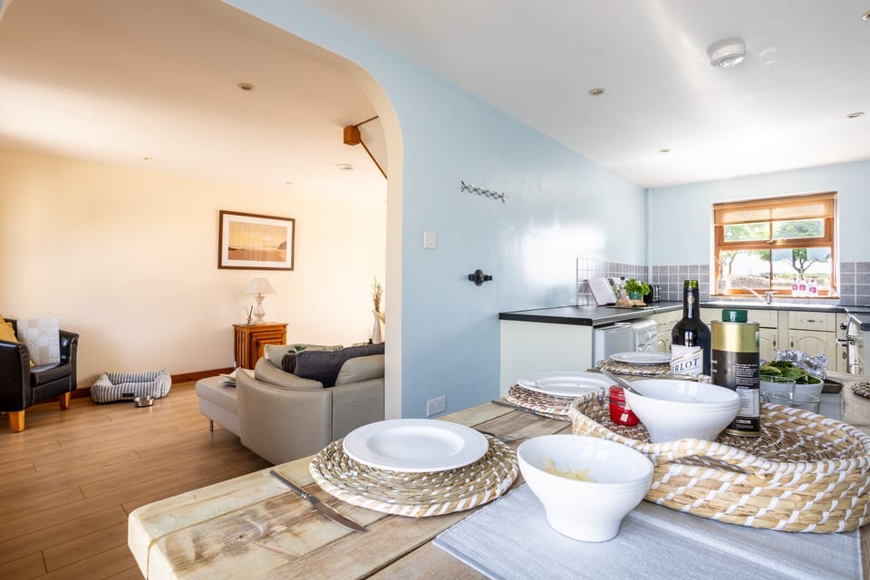 The Granary  - Through to Lounge