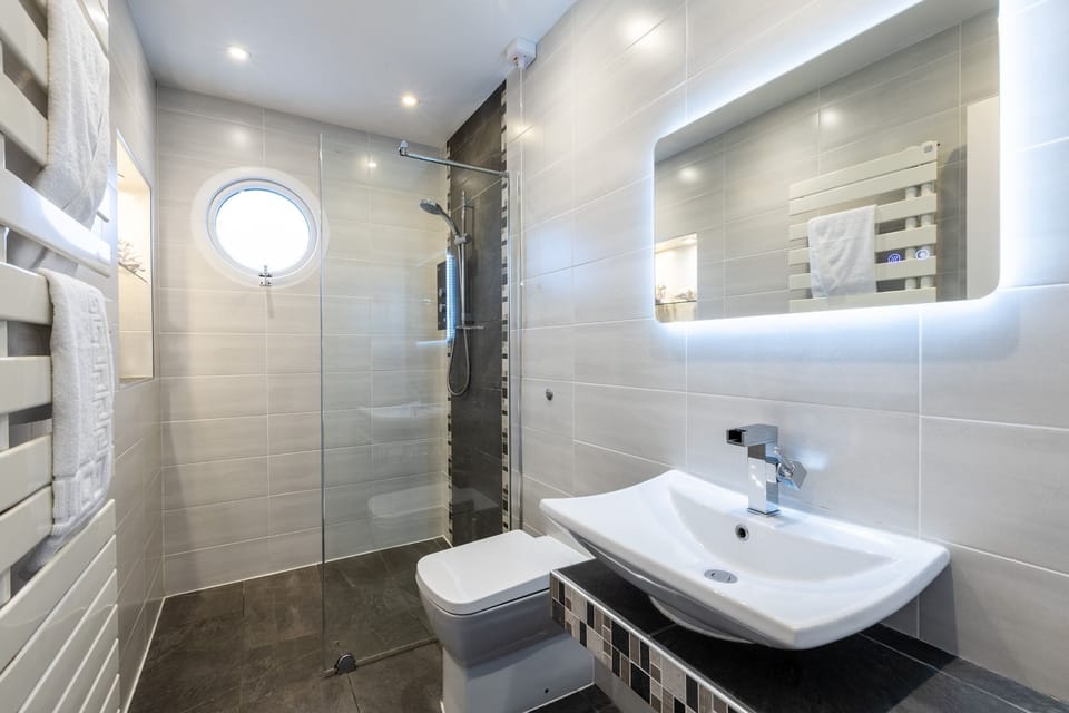 Hafan Shower Room