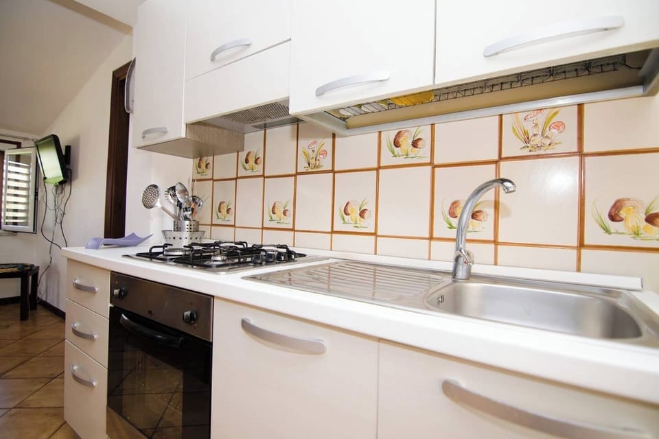 Kitchen and dining room - VILLA LUNA ROSSA -  SUNTRIPSICILY COM