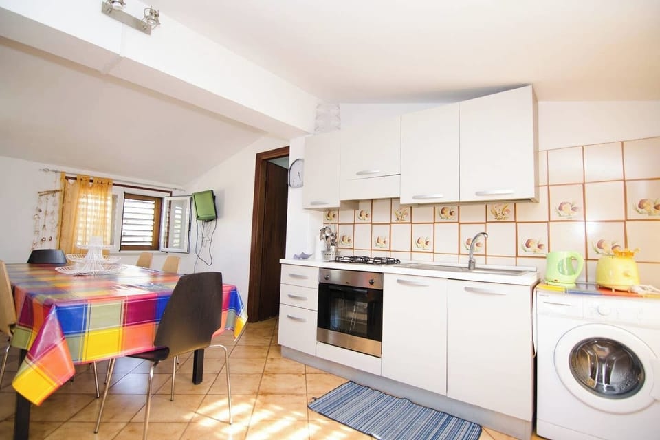 Kitchen and dining room. VILLA LUNA ROSSA -  SUNTRIPSICILY COM