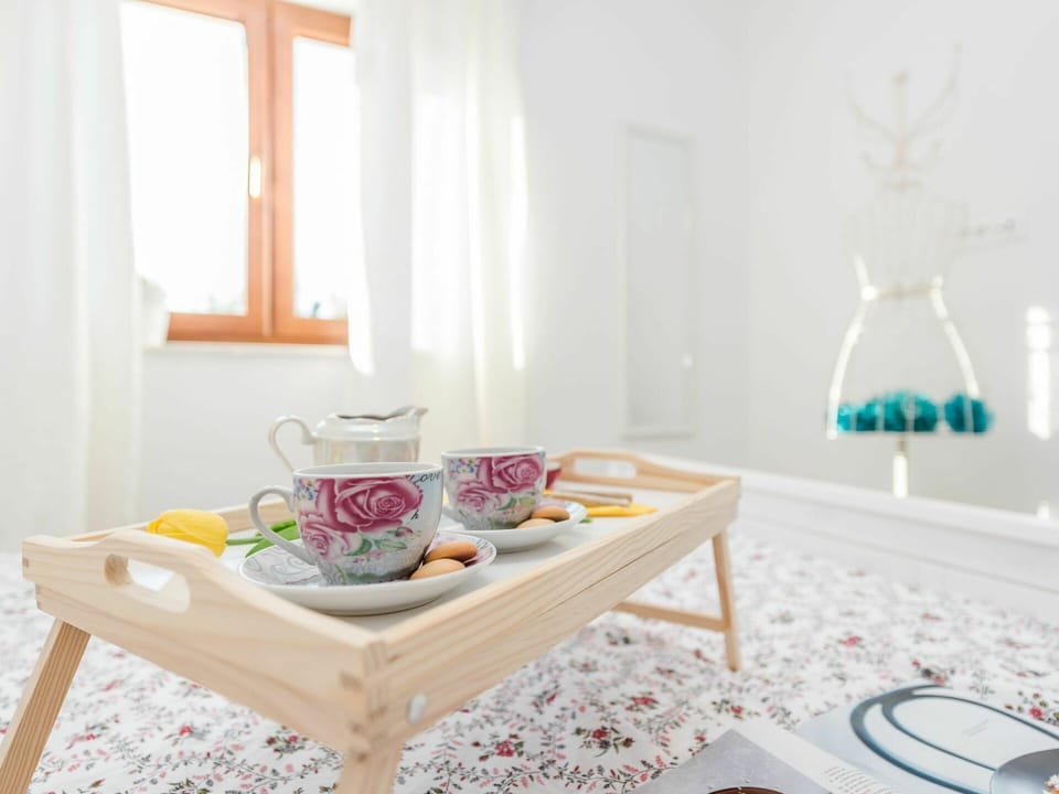 Table, Furniture, Property, Tableware, Dishware, White, Window, Interior Design, Textile, Chair