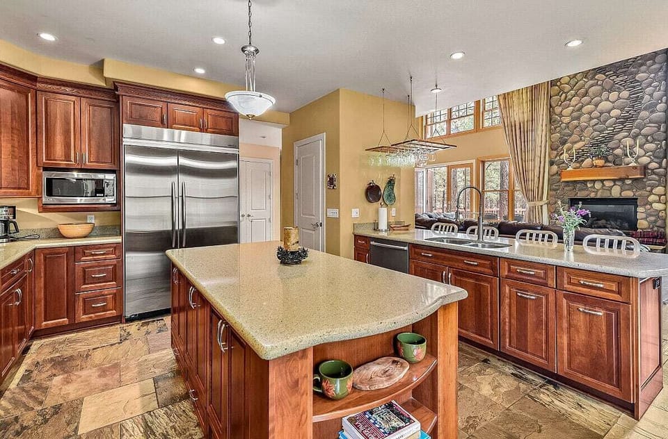 Large work surface for multiple chefs in the kitchen!