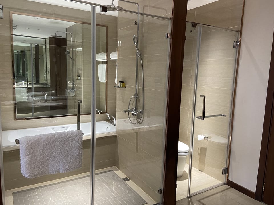 Design Double Room, Balcony, Garden View | Bathroom | Separate tub and shower, deep soaking tub, rainfall showerhead