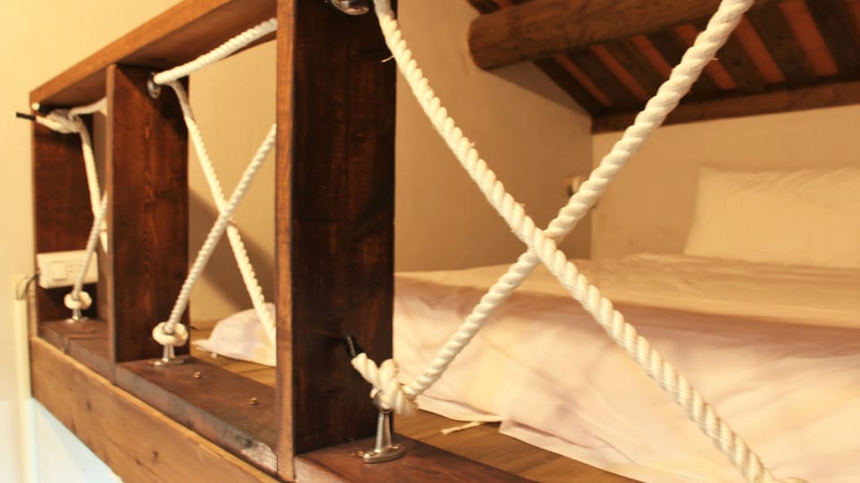 Individually decorated, blackout drapes, free WiFi, bed sheets