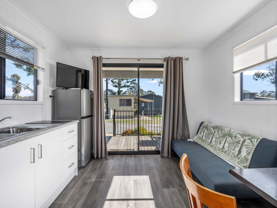 Deluxe 1 Bedroom Cabin | Private kitchen | Full-size fridge, microwave, stovetop, electric kettle