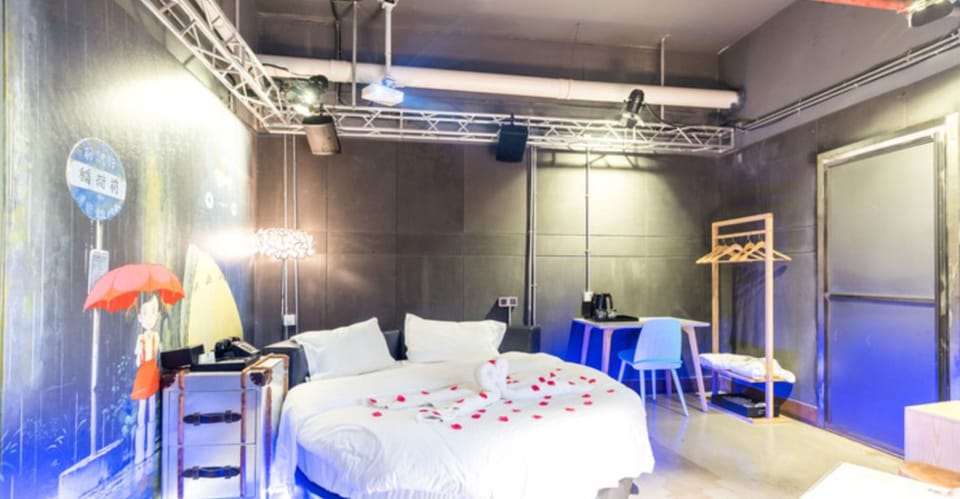 Romantic Double Room, No Windows | Desk, blackout drapes, free WiFi