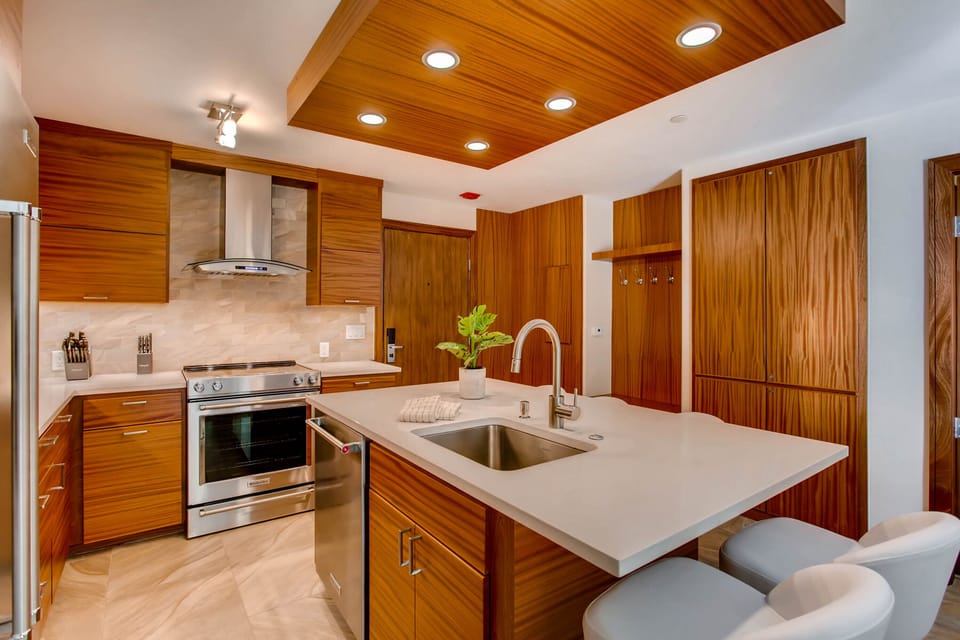 Kitchen - Kitchen with island