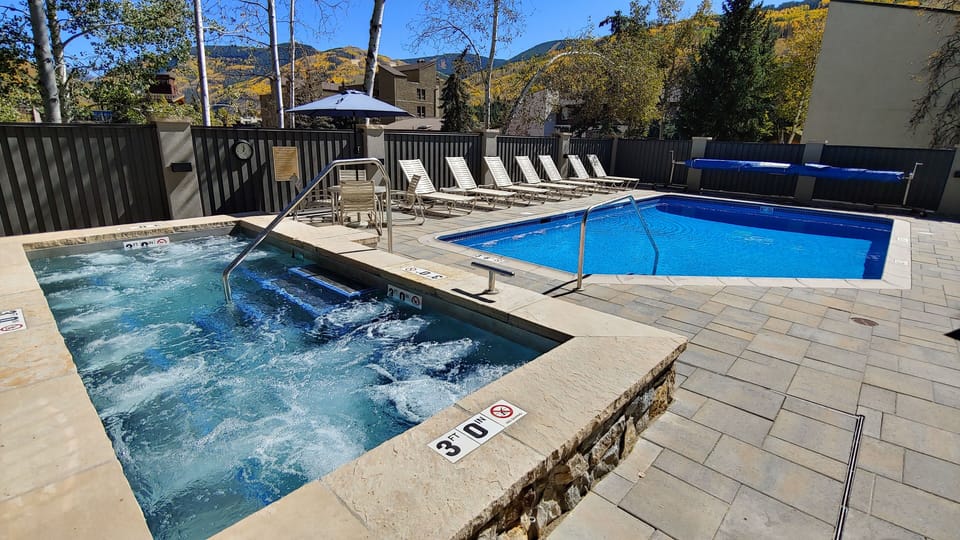 Pool and Hot Tub - Pool n Hot Tub Autumn View