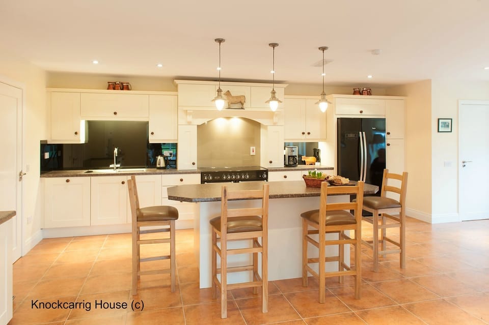 Cook up a storm in this spacious and well equipped kitchen