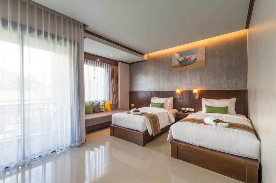 In-room safe, blackout drapes, free WiFi