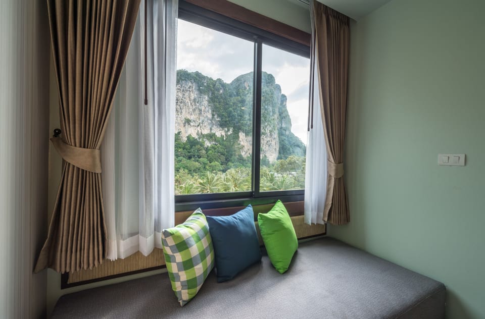 Deluxe Double or Twin Room (Cliff View) | In-room safe, blackout drapes, free WiFi