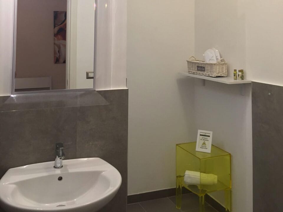 Double Room | Bathroom | Shower, free toiletries, hair dryer, slippers