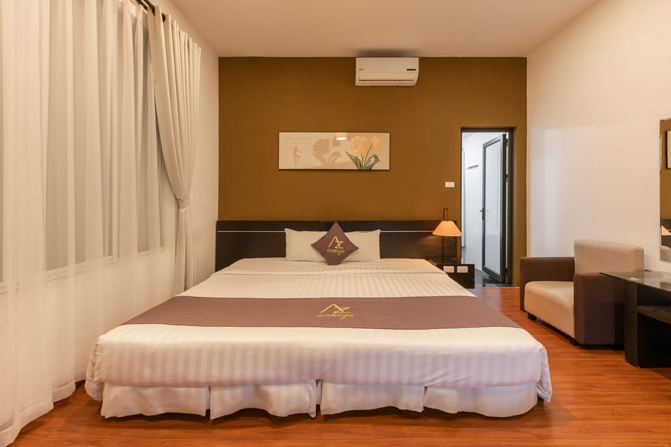 Deluxe Double Room Single Use | In-room safe, desk, iron/ironing board, free WiFi
