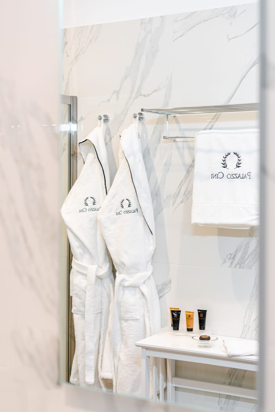 Double Room, Jetted Tub | Bathroom | Separate tub and shower, deep soaking tub, hydromassage showerhead