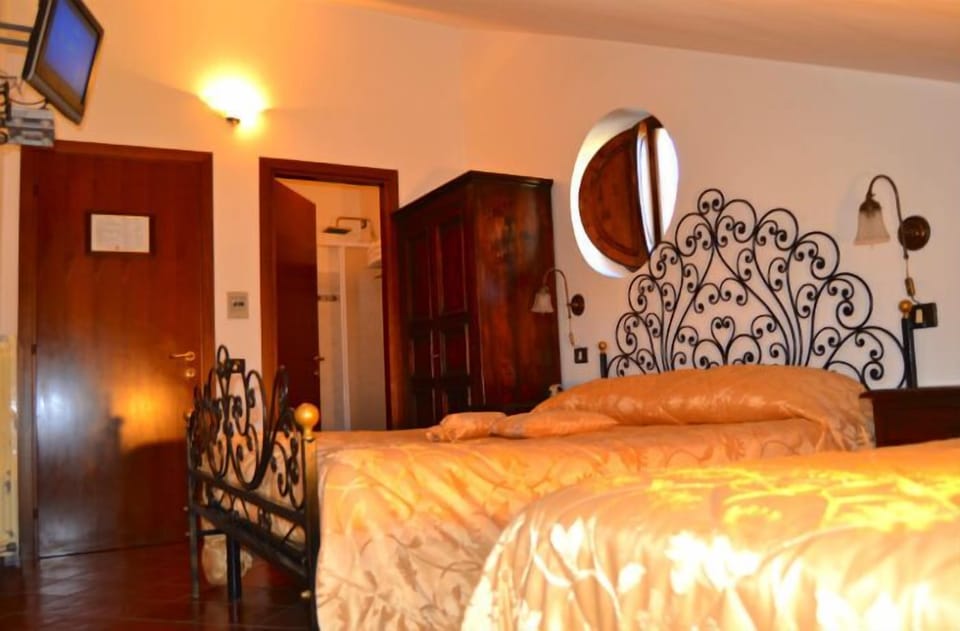 In-room safe, free WiFi, bed sheets