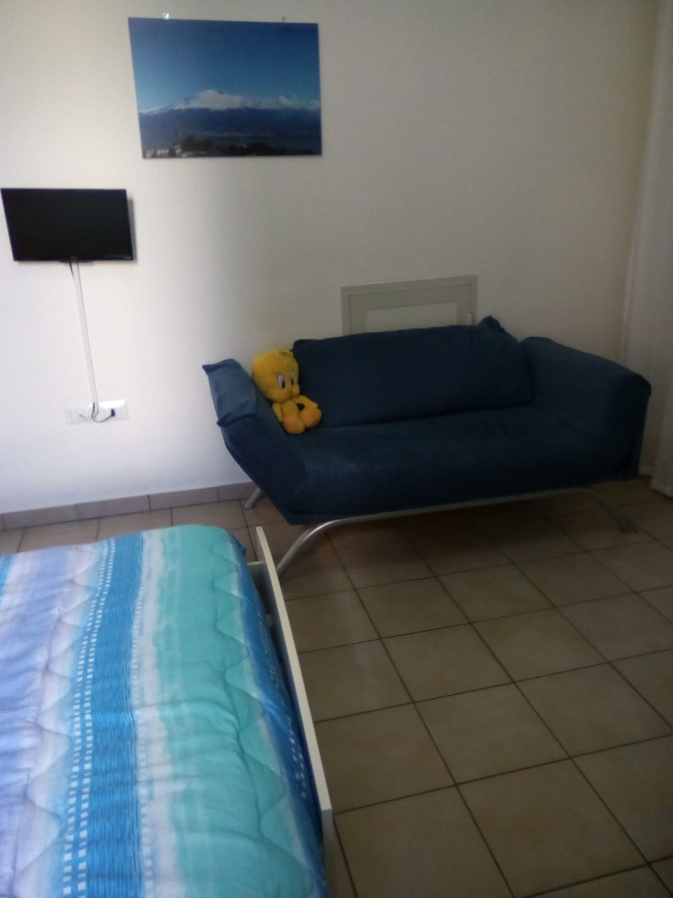 Double or Twin Room (Blu) | Desk, blackout drapes, iron/ironing board, free WiFi