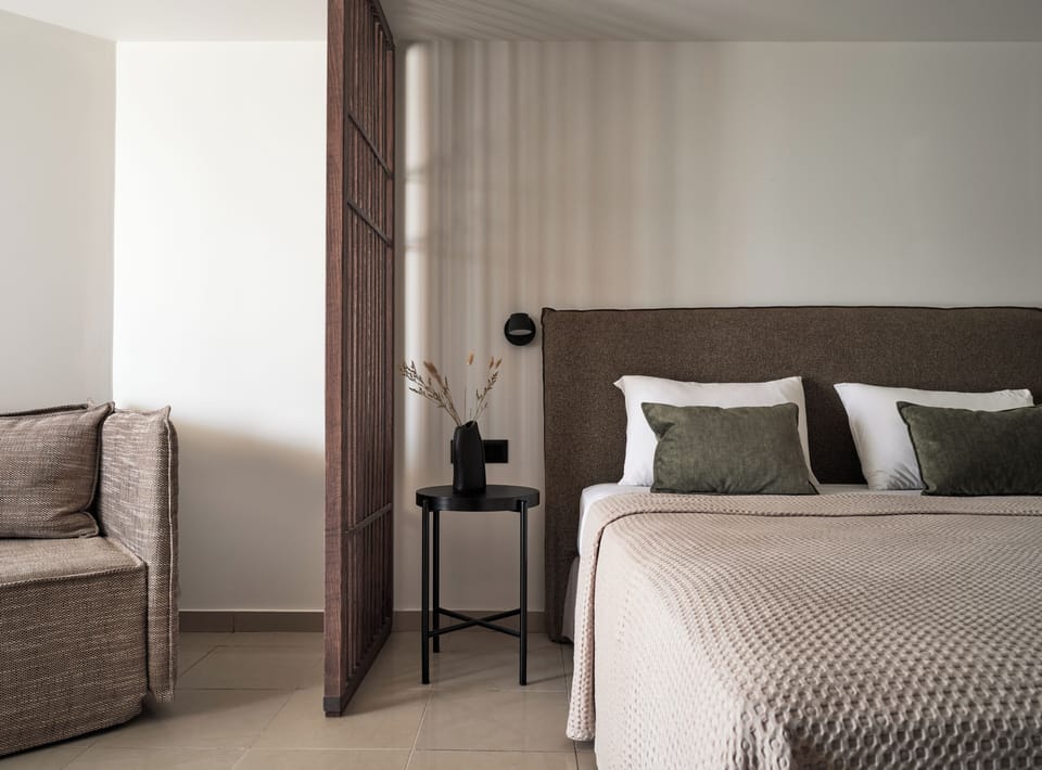 Deluxe Double or Twin Room | Premium bedding, blackout drapes, iron/ironing board, free WiFi