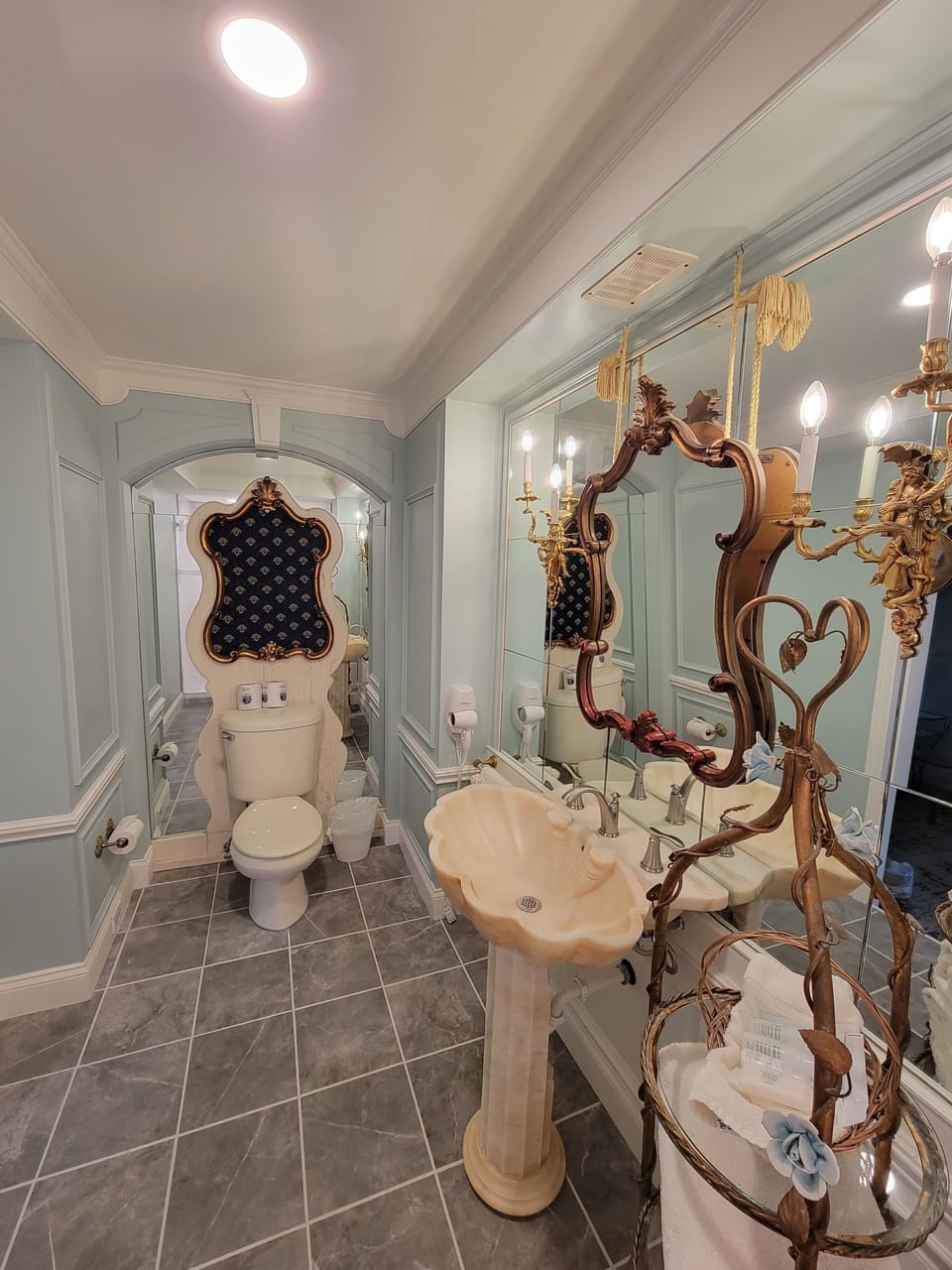 Romantic Double Room 338 | Bathroom | Free toiletries, hair dryer, towels, soap