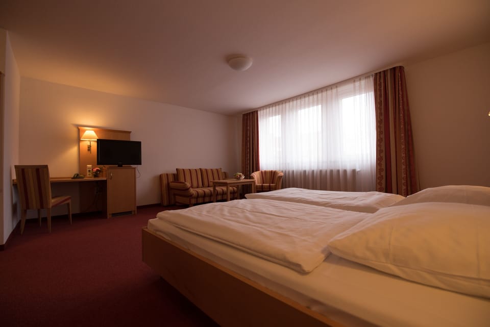 Double Room | Desk, free WiFi, bed sheets