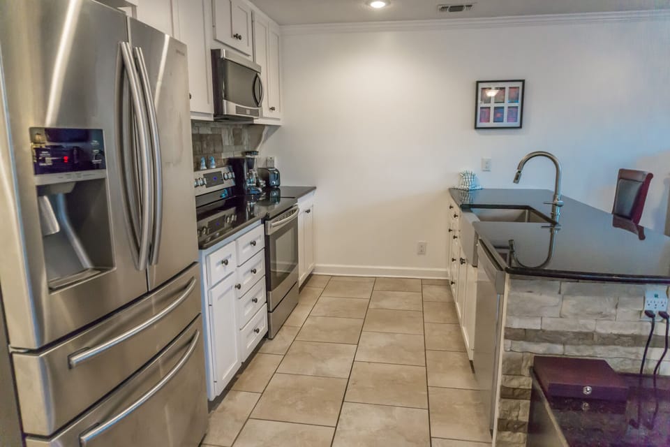 Remodeled kitchen and upgraded appliances