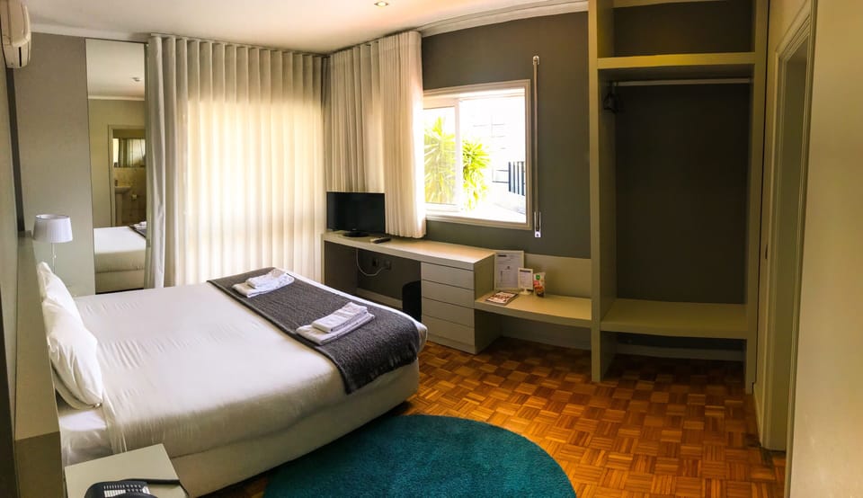 Desk, cribs/infant beds, free WiFi, bed sheets