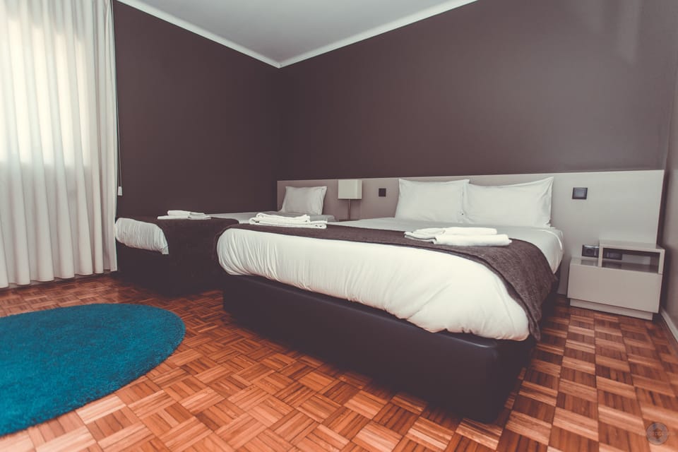 Desk, cribs/infant beds, free WiFi, bed sheets