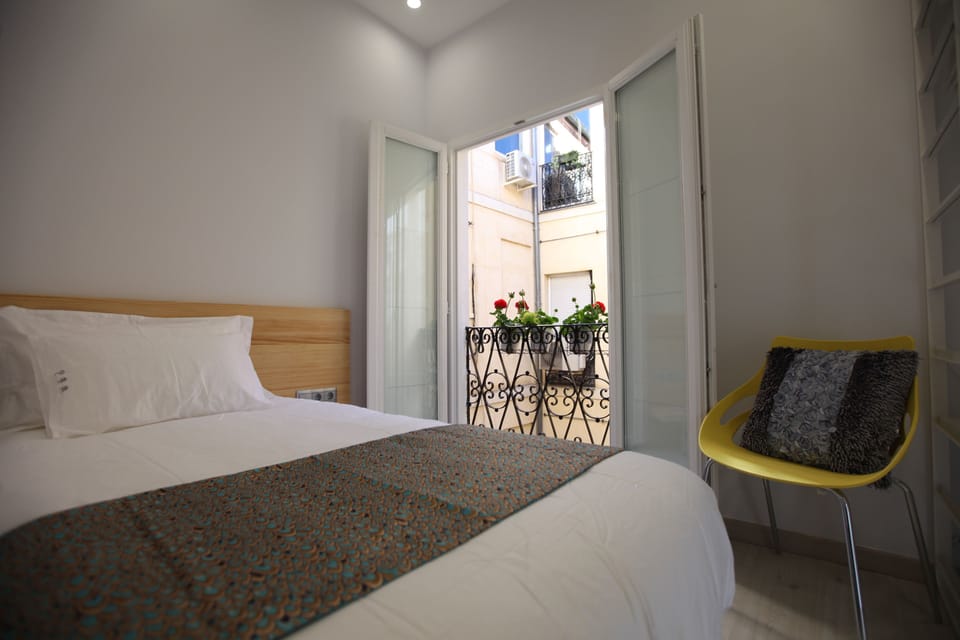 Single Room, 1 Twin Bed, Non Smoking | Bathroom shower
