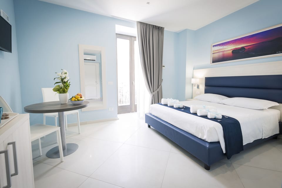 Deluxe Double Room, Balcony | Minibar, in-room safe, blackout drapes, soundproofing
