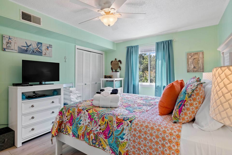 Bedroom 2 | Cable TV
