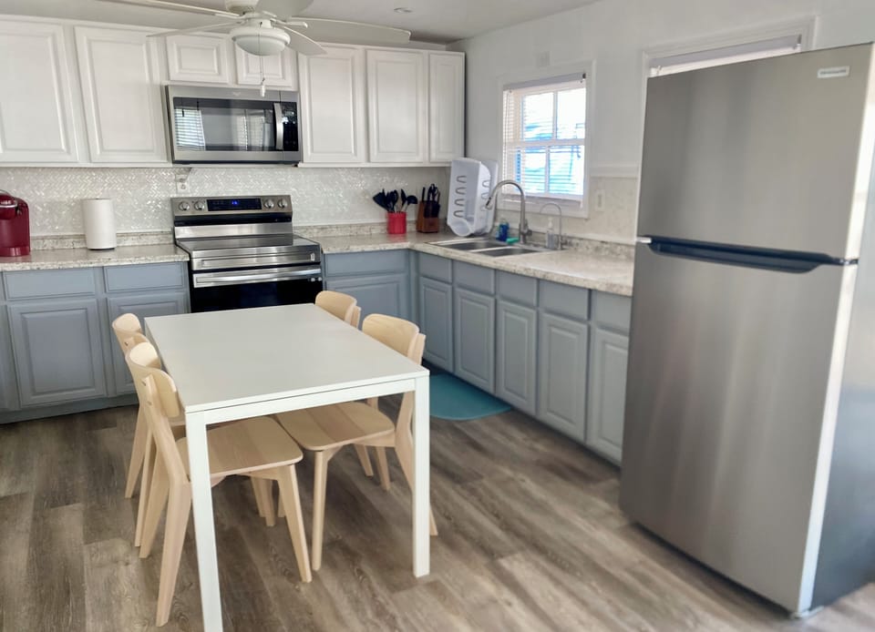  Kitchen with oven and microwave. 
please note no dishwasher)