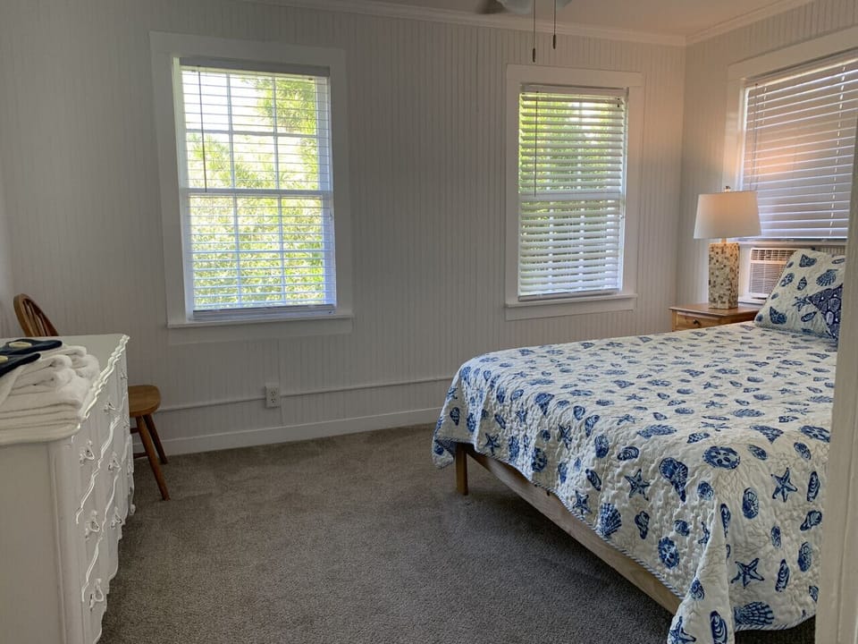Queen Bed Second Floor & Dresser