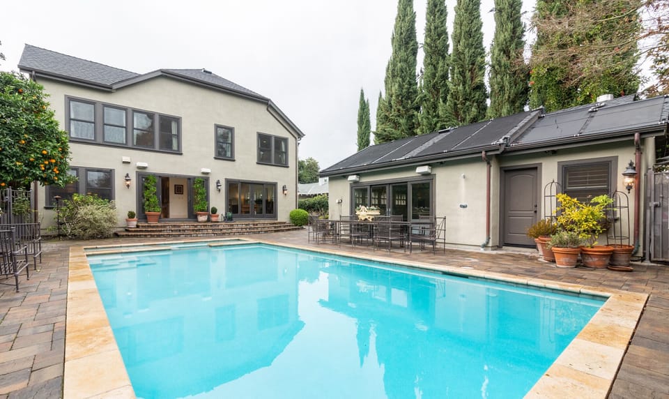 Eat Al Fresco, Garage, Cabana w/Private 1/2 Bathroom Changing Room & Open Shower