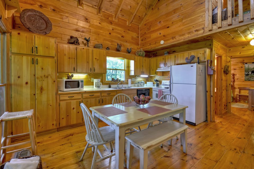 Fully Equipped Kitchen and Dining Area.