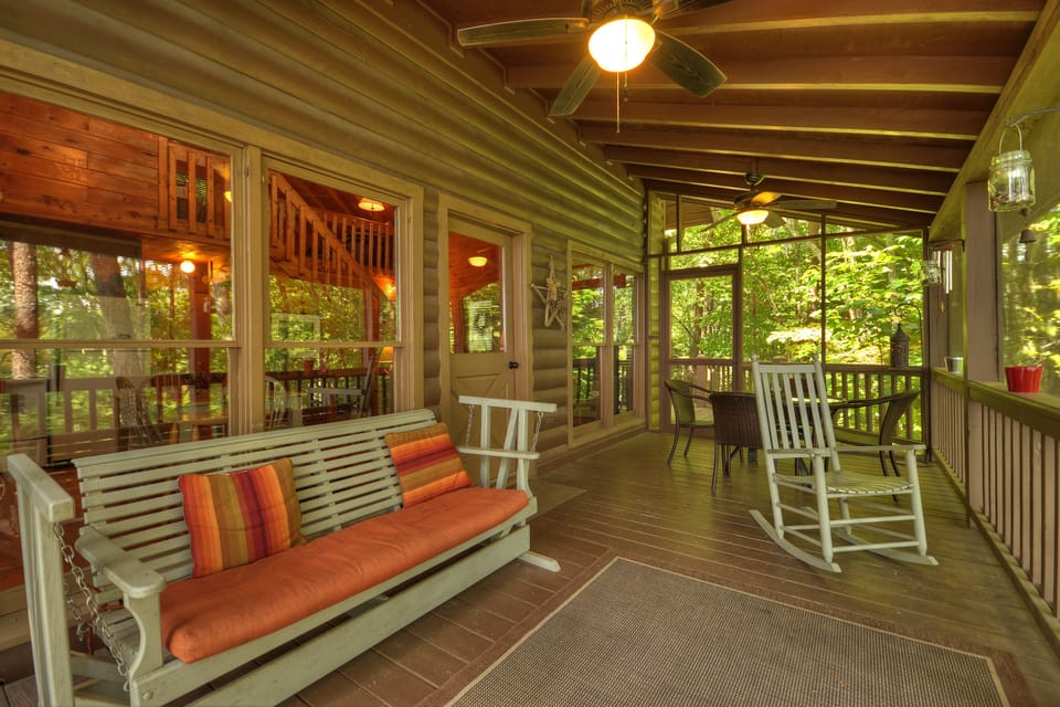 Screened in Porch... plenty of room to relax and enjoy friends.