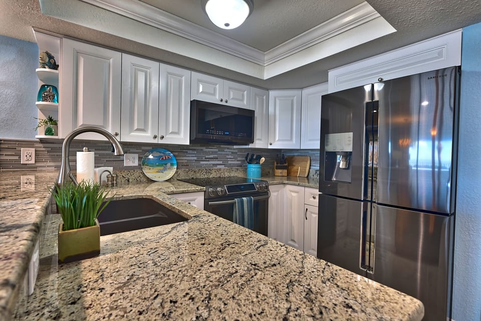 Everything you need in this updated fully furnished kitchen.