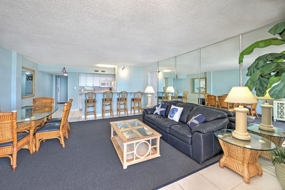 Hawaiian Inn Resort - 4th floor Oceanfront 1 Bedroom