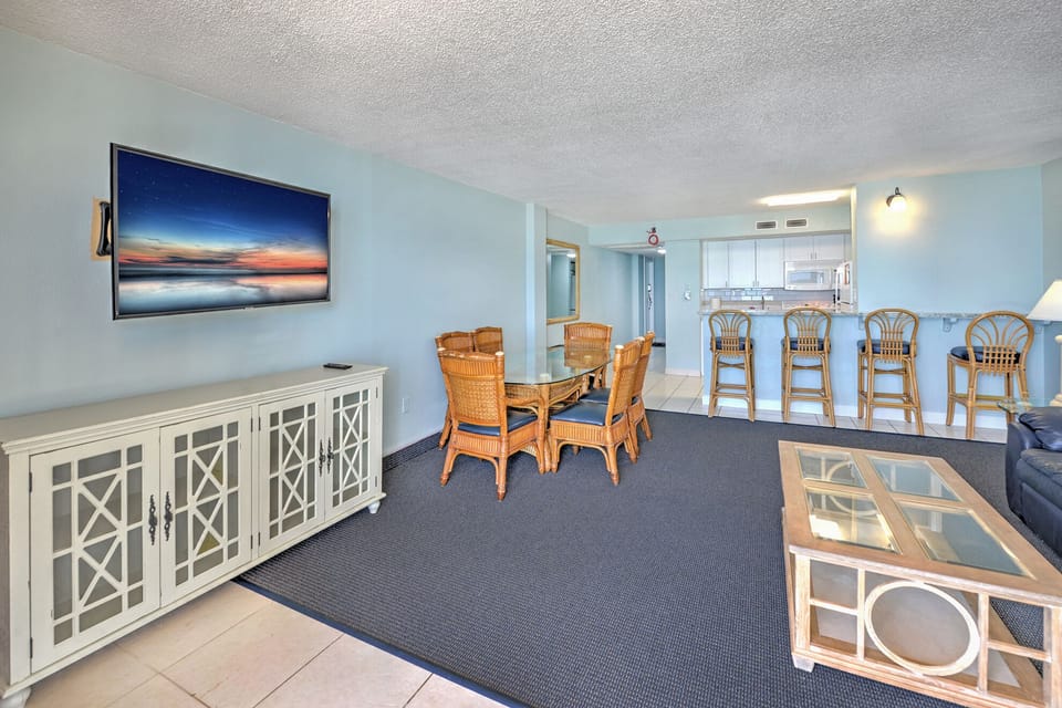Hawaiian Inn Resort - 4th floor Oceanfront 1 Bedroom