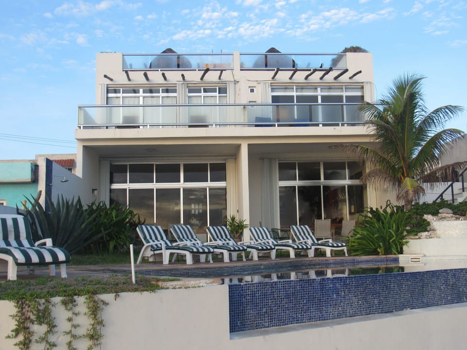 view of the back of Villa Amistad