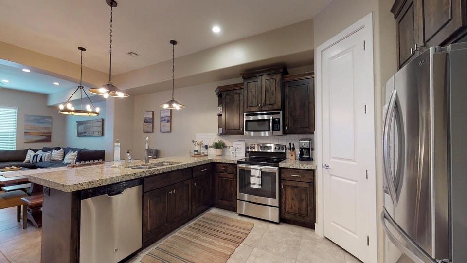 Fully stocked gourmet kitchen with all the comforts of home