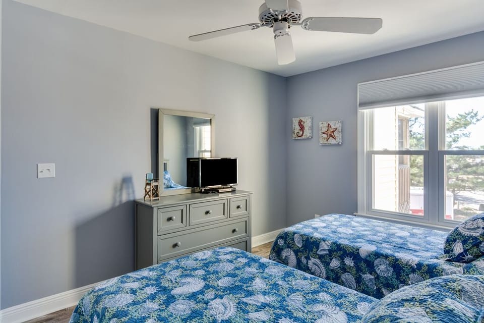 SP2B: Just Beachy | Mid Level Bedroom 1