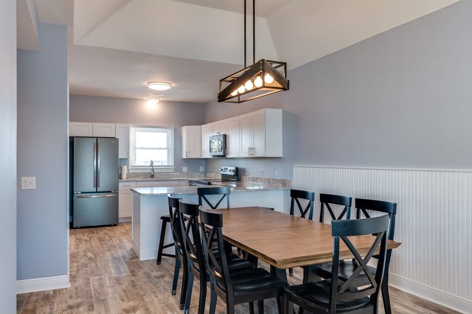 SP2B: Just Beachy | Top Level Dining Area