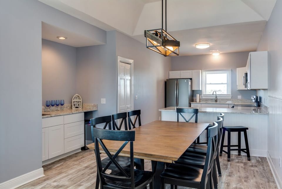 SP2B: Just Beachy | Top Level Dining Area