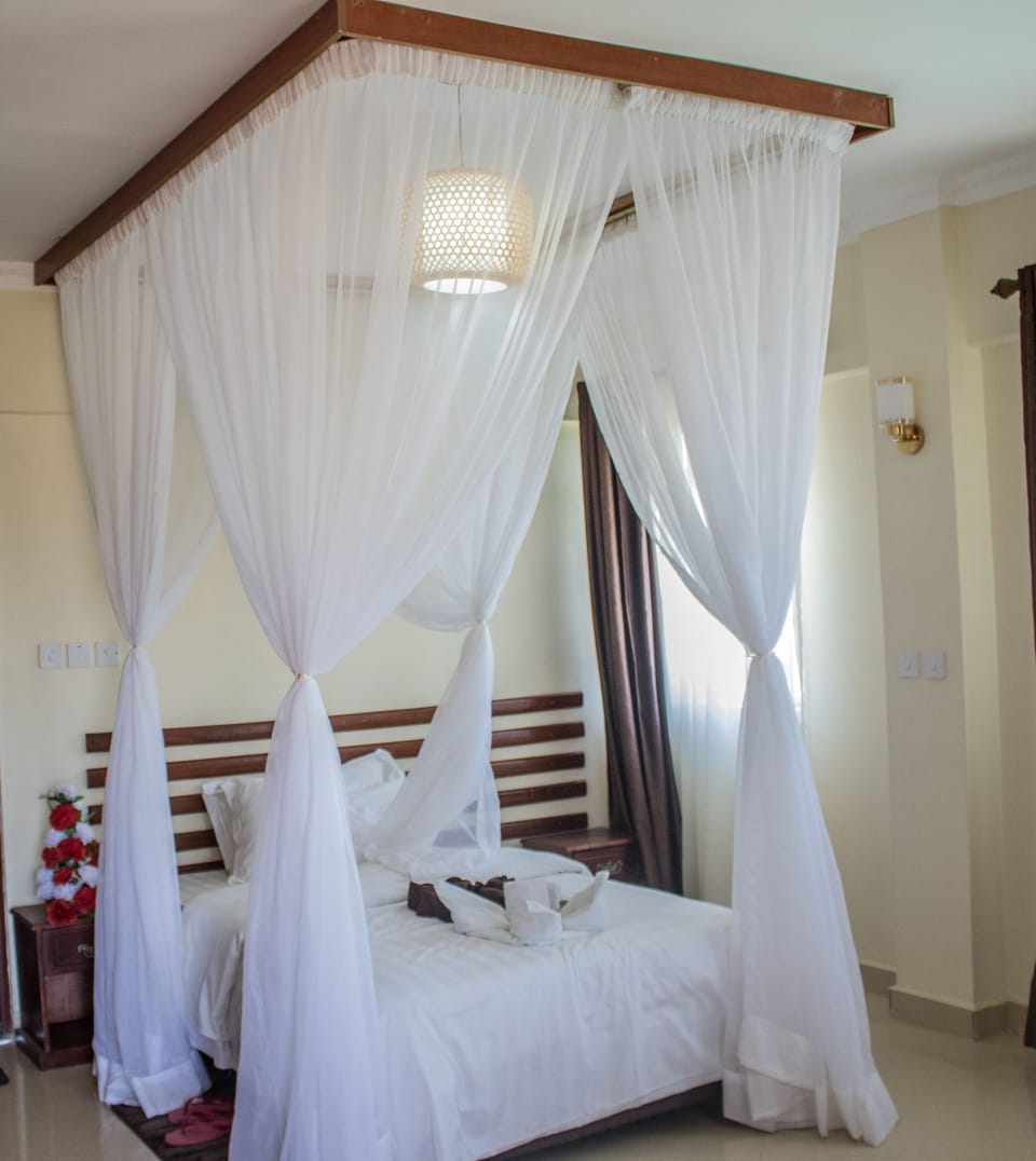 Standard Single Room | Premium bedding, down comforters, desk, laptop workspace