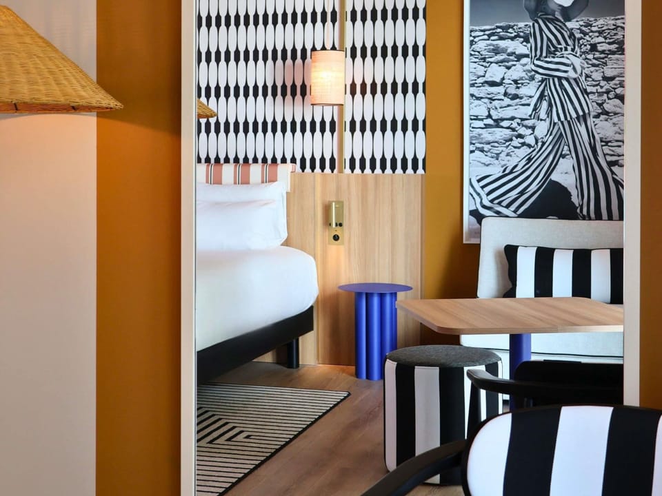 Premium bedding, in-room safe, desk, laptop workspace