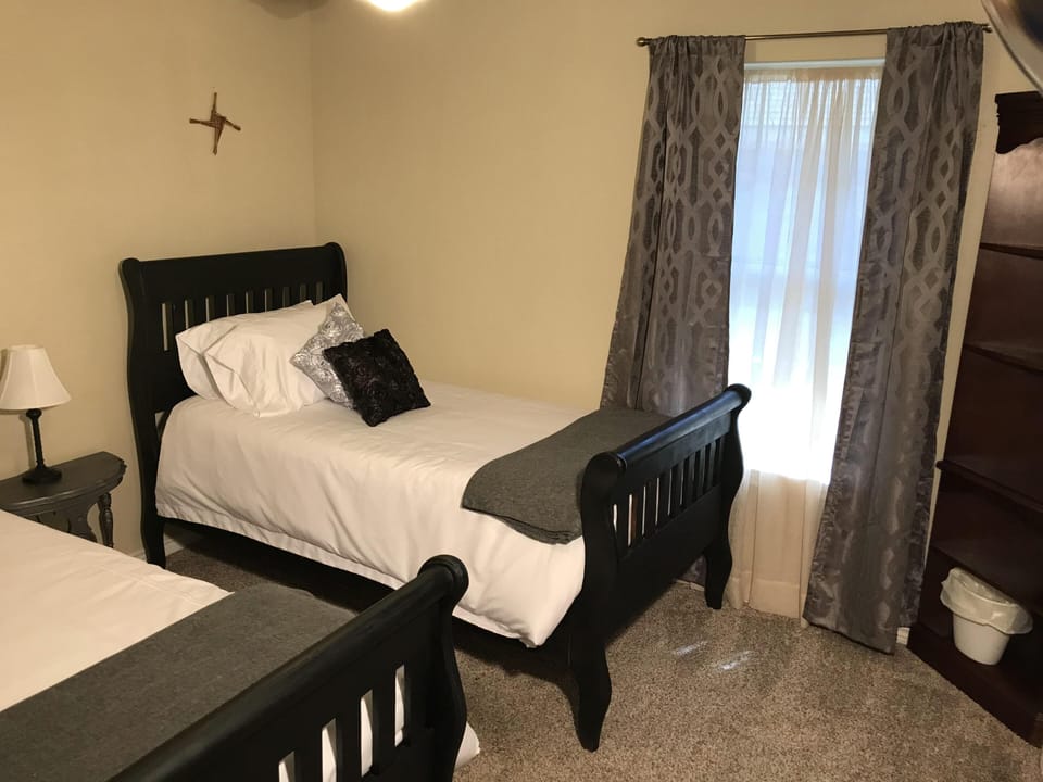 twin beds in guest room 4